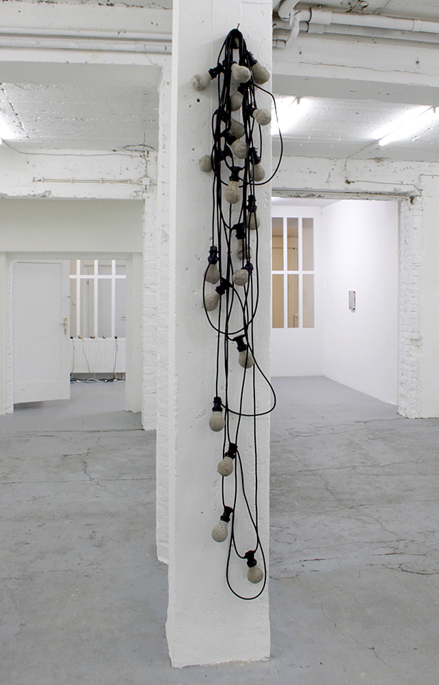 LINAERlight POWER Flex / 2013 / Beton, Partylichterkette / 250 cm x 20 cm / Foto: Galerie Schmidt &amp; Handrup